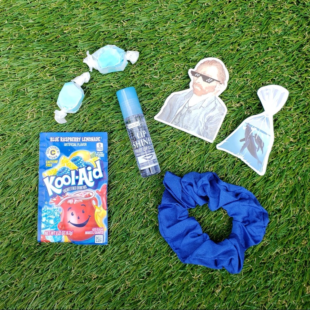 LIPGLOSS & SCRUNCHIE BUNDLE - Picture 3 of 8